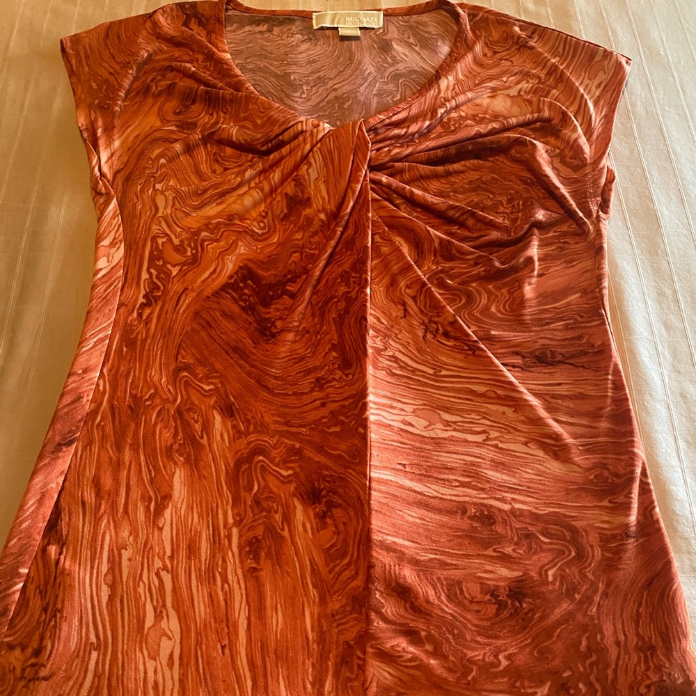 Woman’s poly gathered sleeveless blouse in rust